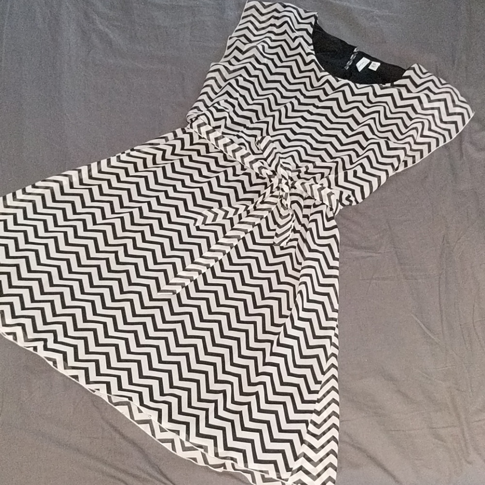 Fashionable Tacera black & cream Chevron dress